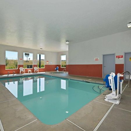 Super 8 By Wyndham Roseburg Otel Dış mekan fotoğraf