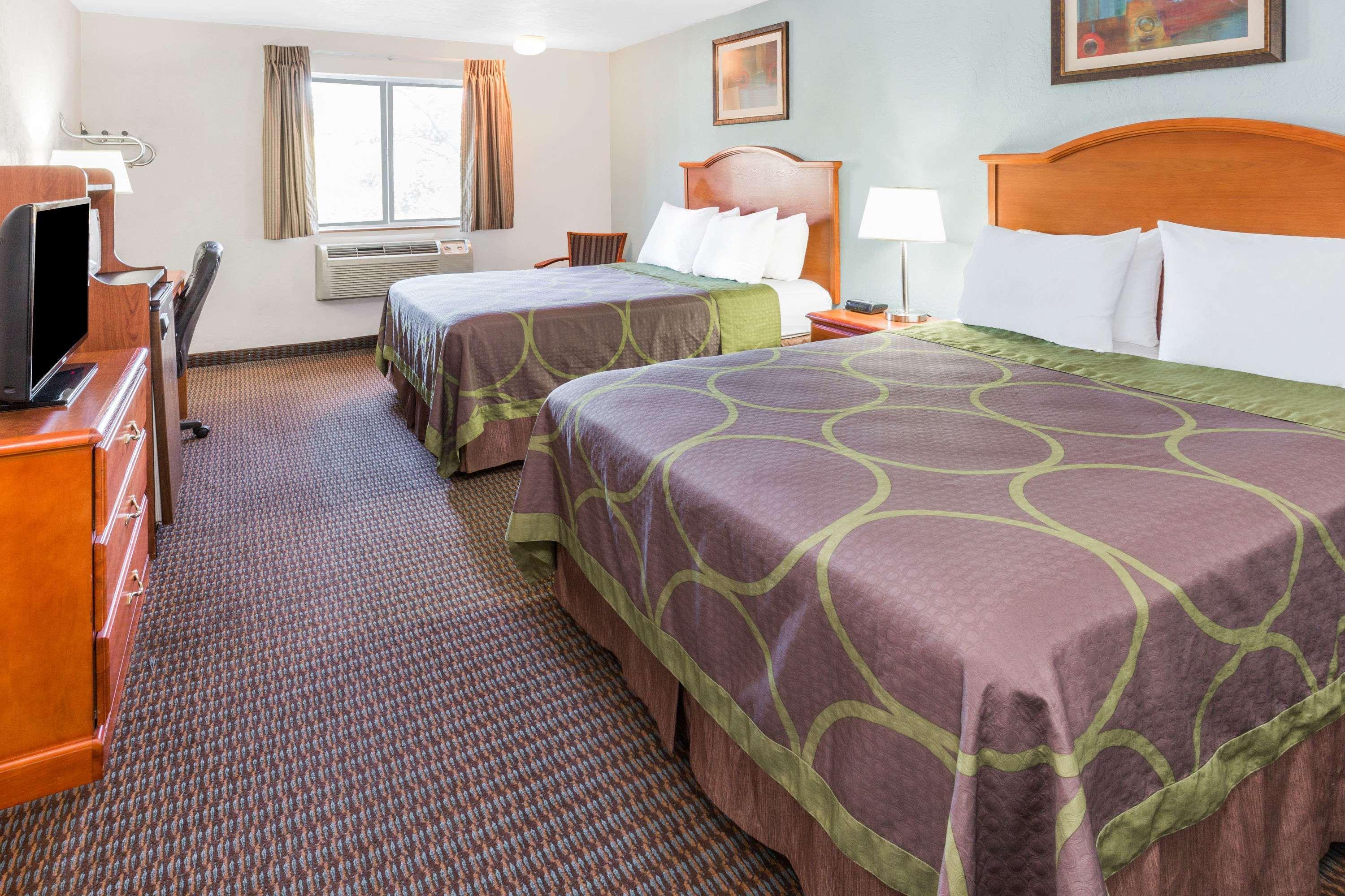 Super 8 By Wyndham Roseburg Otel Dış mekan fotoğraf