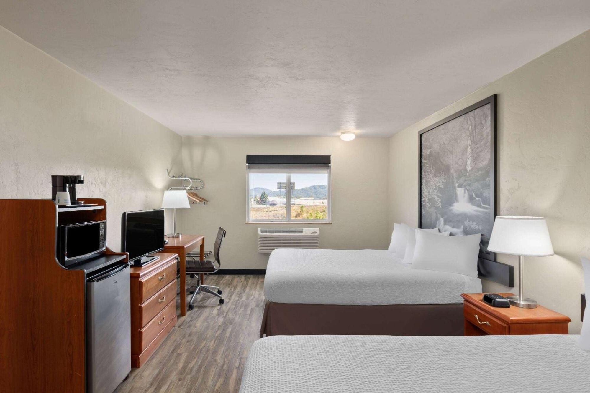 Super 8 By Wyndham Roseburg Otel Dış mekan fotoğraf