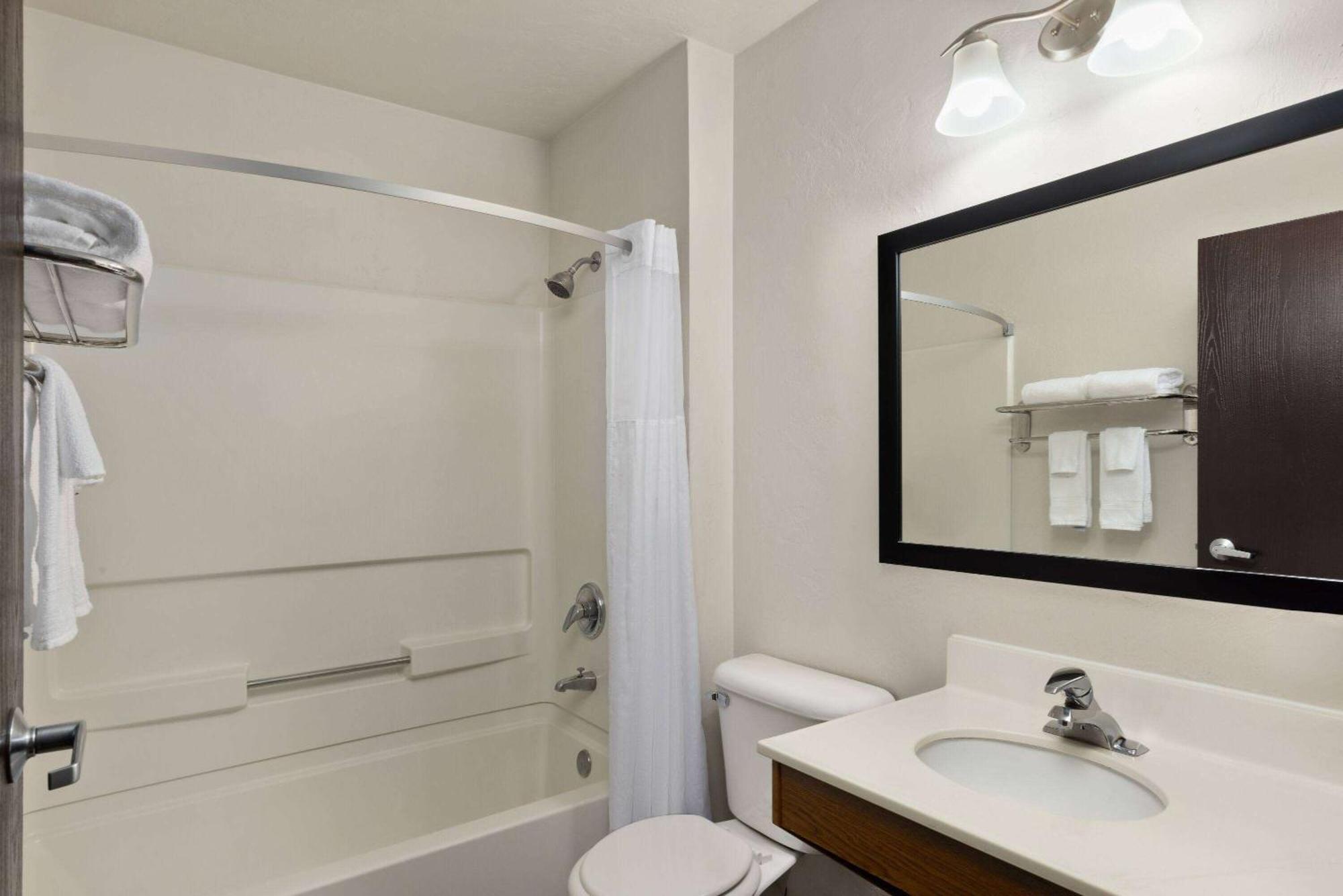 Super 8 By Wyndham Roseburg Otel Dış mekan fotoğraf