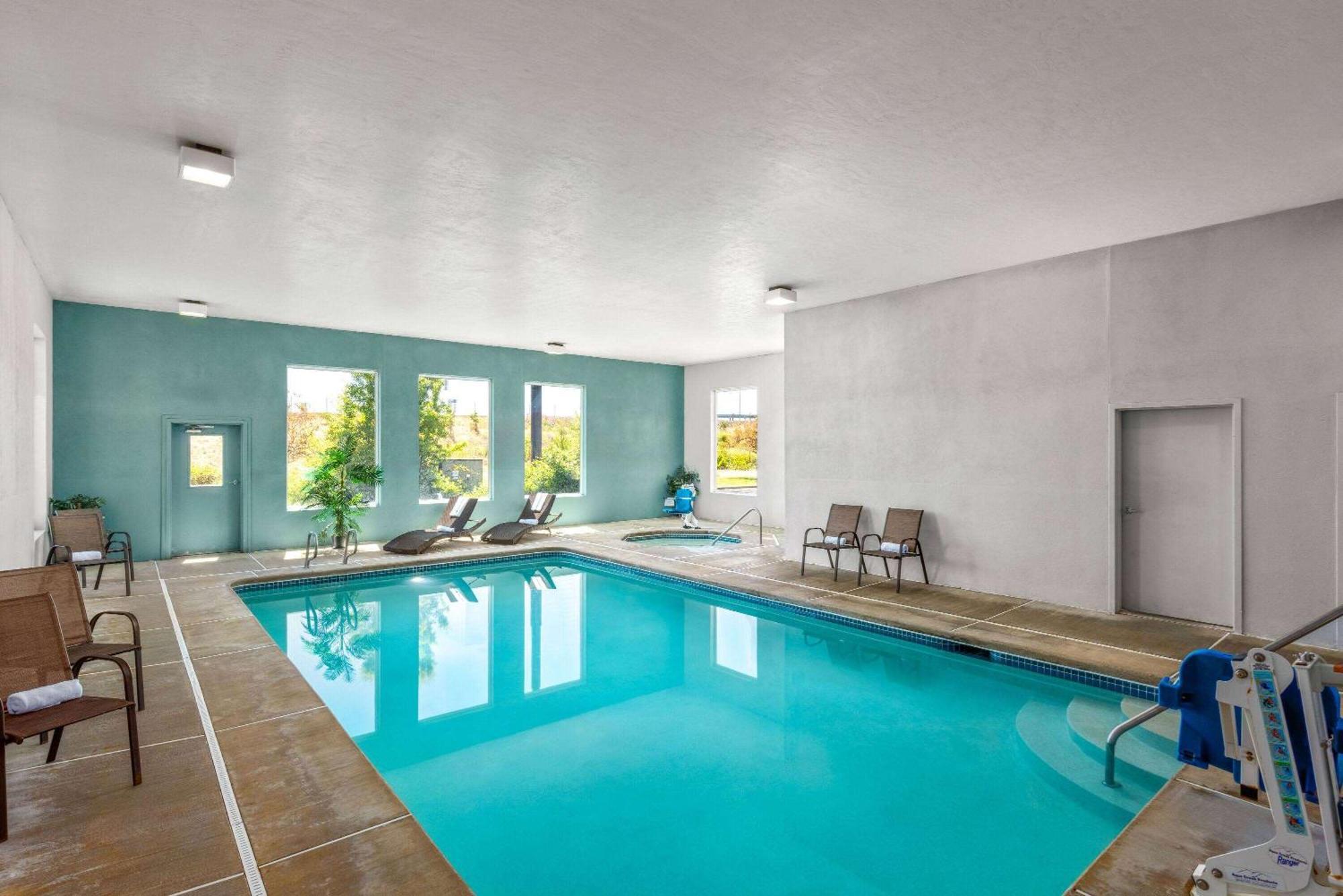 Super 8 By Wyndham Roseburg Otel Dış mekan fotoğraf