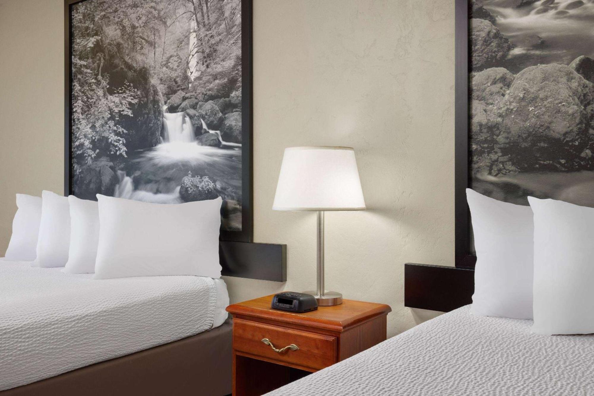 Super 8 By Wyndham Roseburg Otel Dış mekan fotoğraf