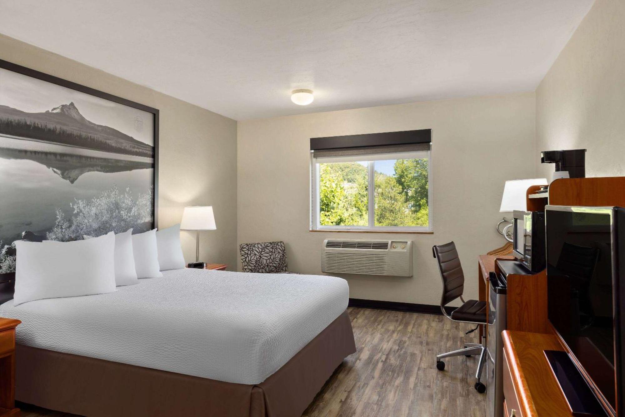 Super 8 By Wyndham Roseburg Otel Dış mekan fotoğraf