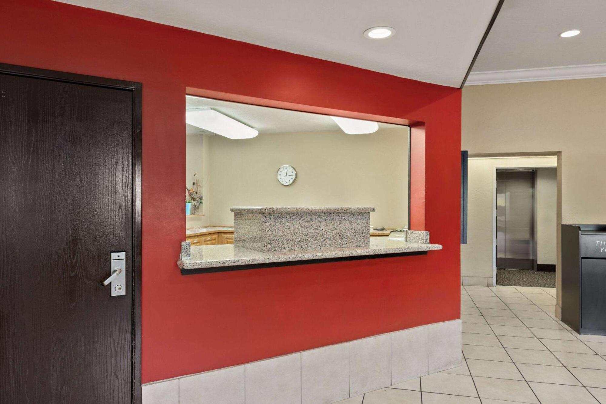 Super 8 By Wyndham Roseburg Otel Dış mekan fotoğraf