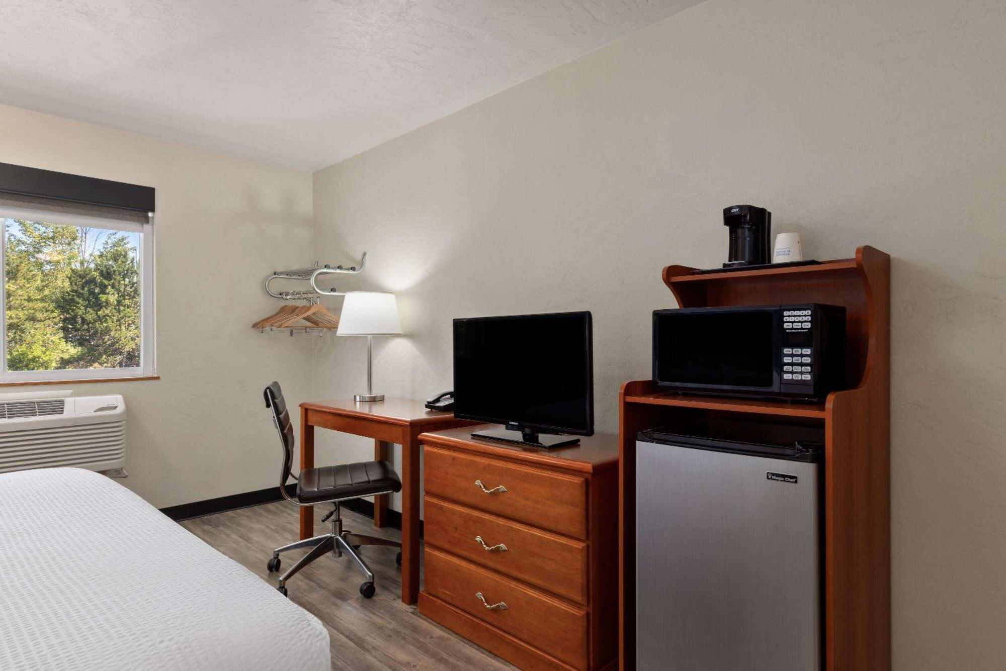Super 8 By Wyndham Roseburg Otel Dış mekan fotoğraf