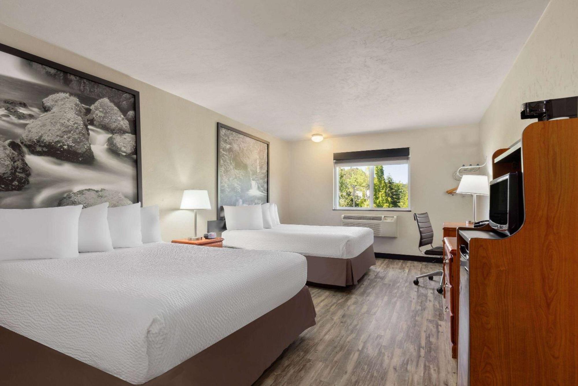 Super 8 By Wyndham Roseburg Otel Dış mekan fotoğraf