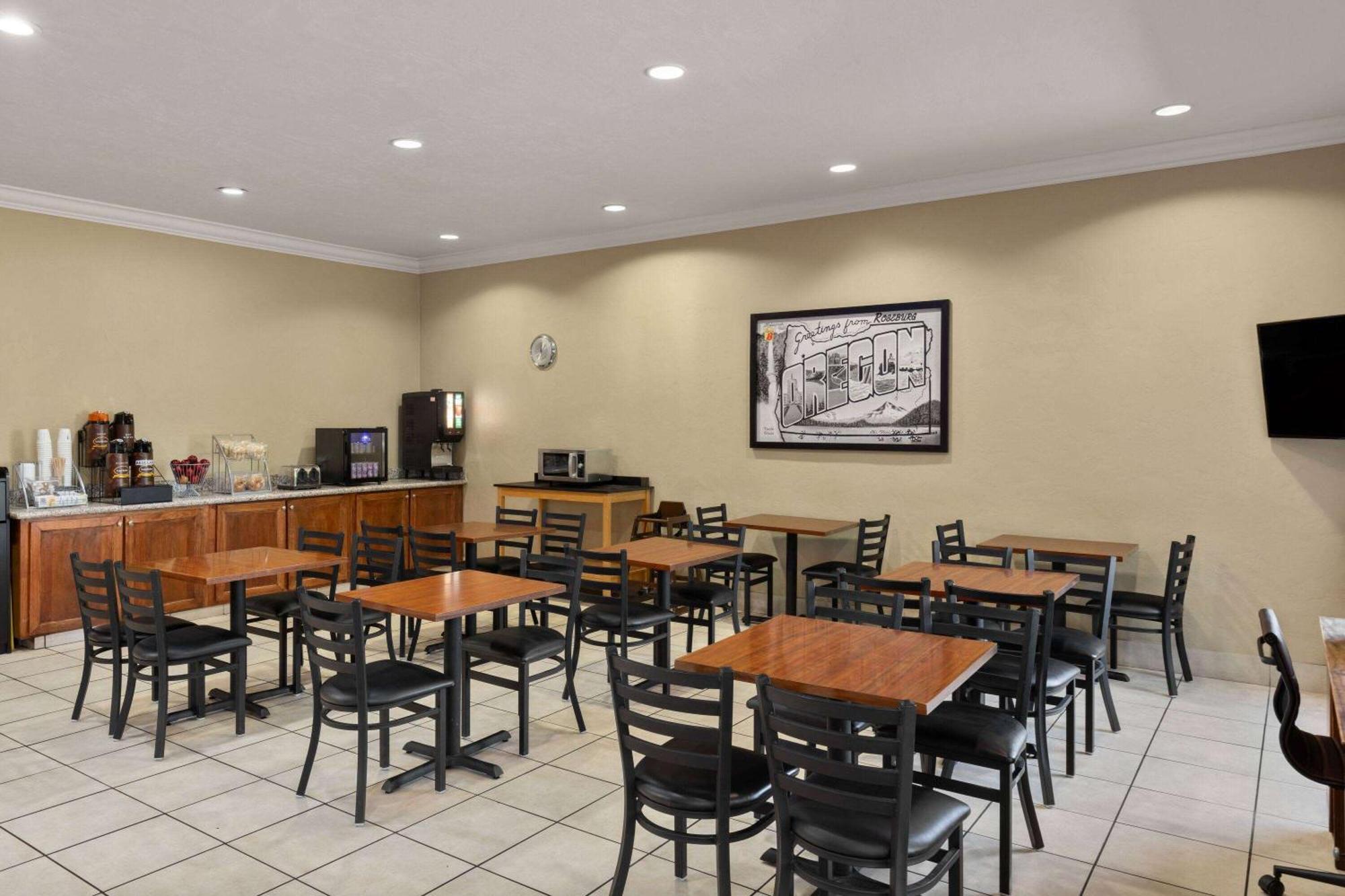 Super 8 By Wyndham Roseburg Otel Dış mekan fotoğraf