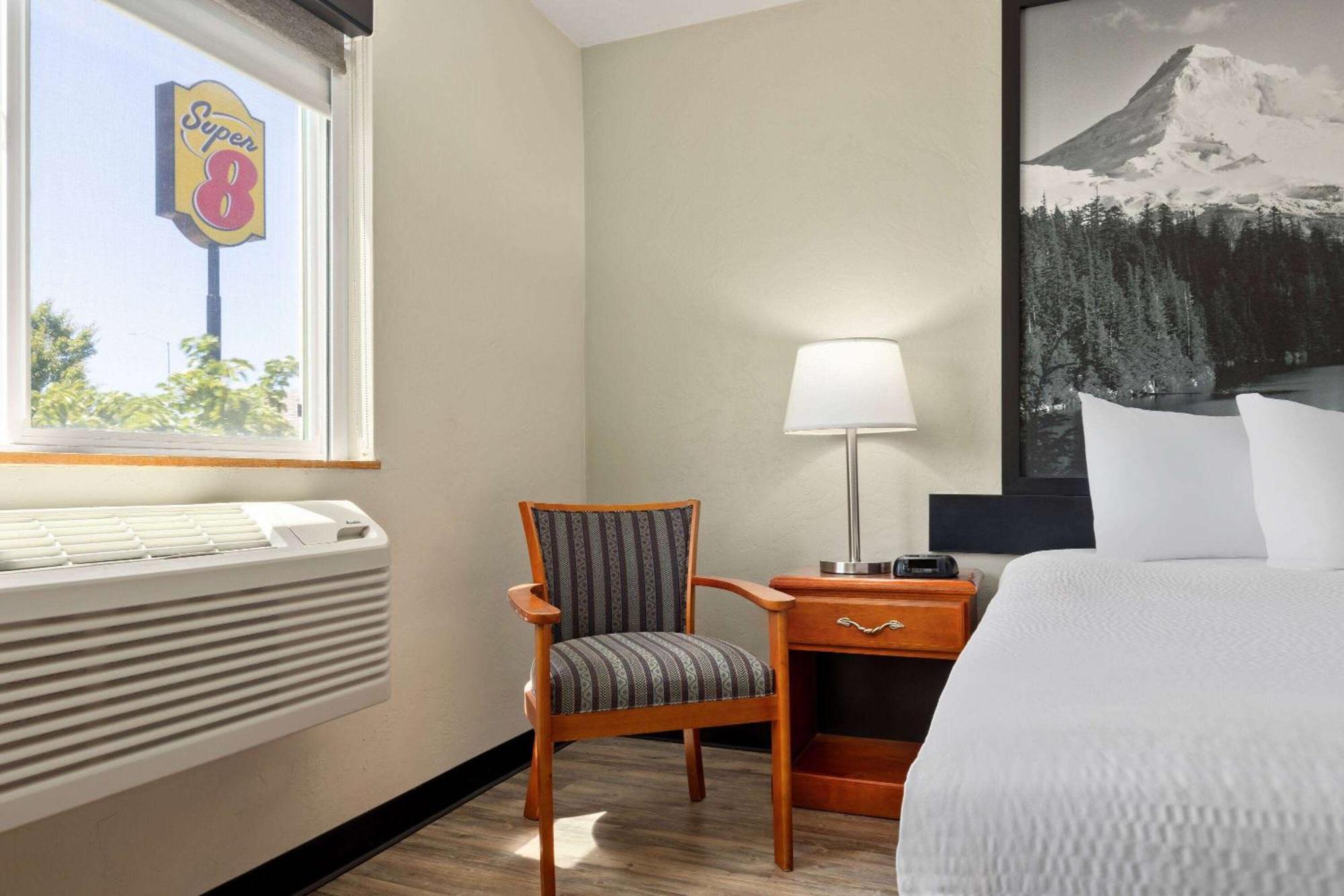 Super 8 By Wyndham Roseburg Otel Dış mekan fotoğraf