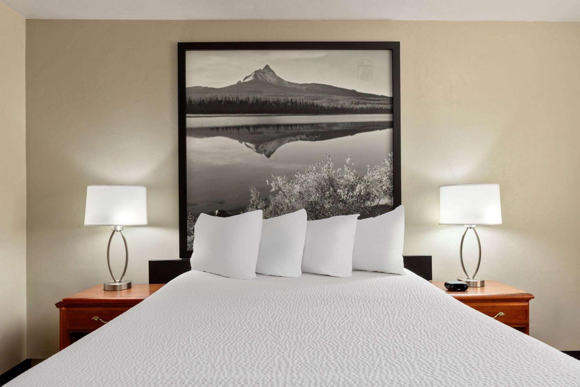 Super 8 By Wyndham Roseburg Otel Dış mekan fotoğraf