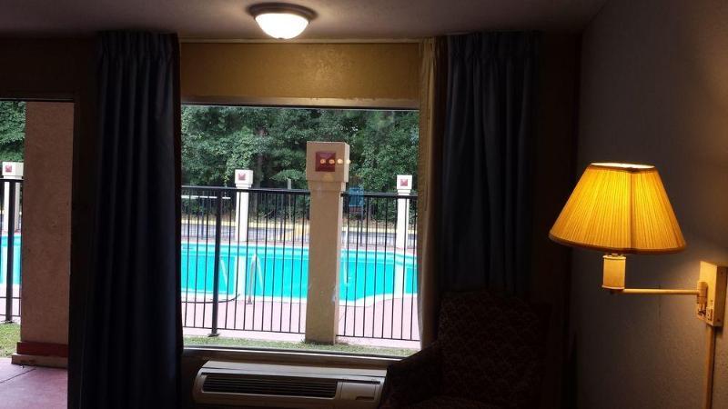 Super 8 By Wyndham Roseburg Otel Dış mekan fotoğraf