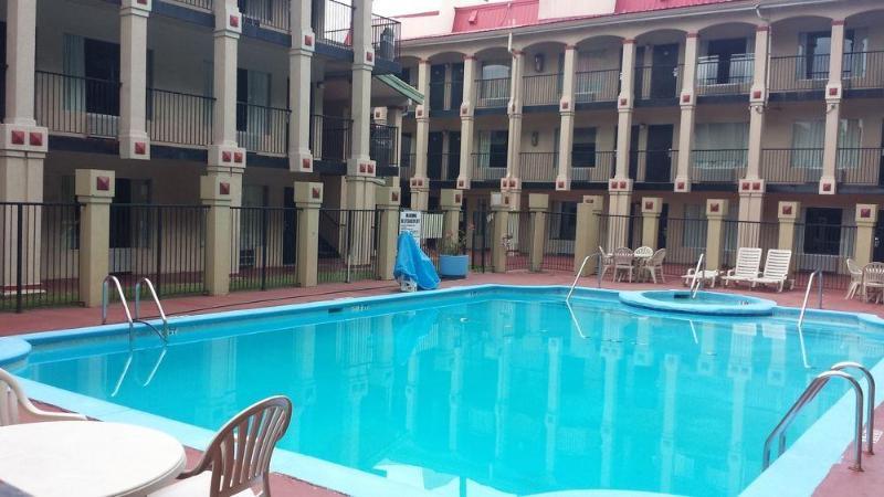 Super 8 By Wyndham Roseburg Otel Dış mekan fotoğraf