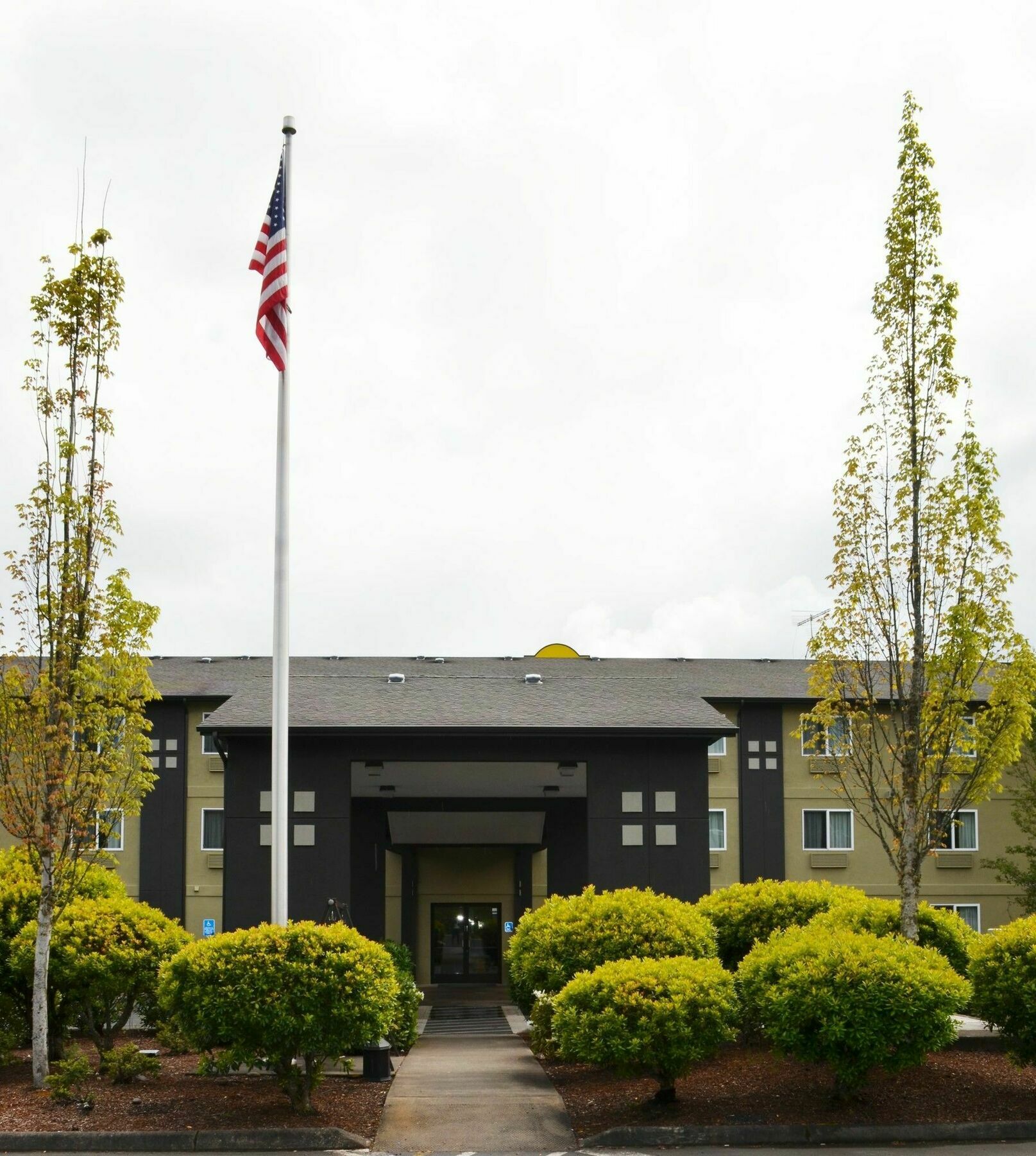 Super 8 By Wyndham Roseburg Otel Dış mekan fotoğraf