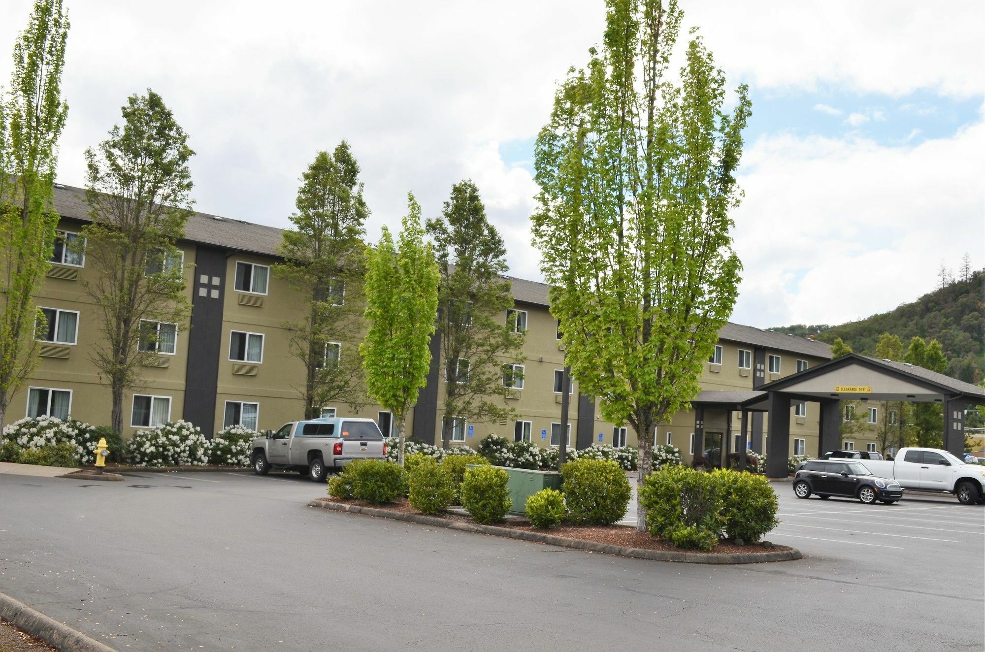 Super 8 By Wyndham Roseburg Otel Dış mekan fotoğraf