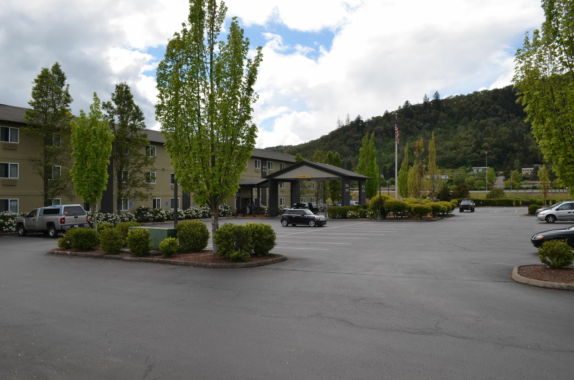 Super 8 By Wyndham Roseburg Otel Dış mekan fotoğraf