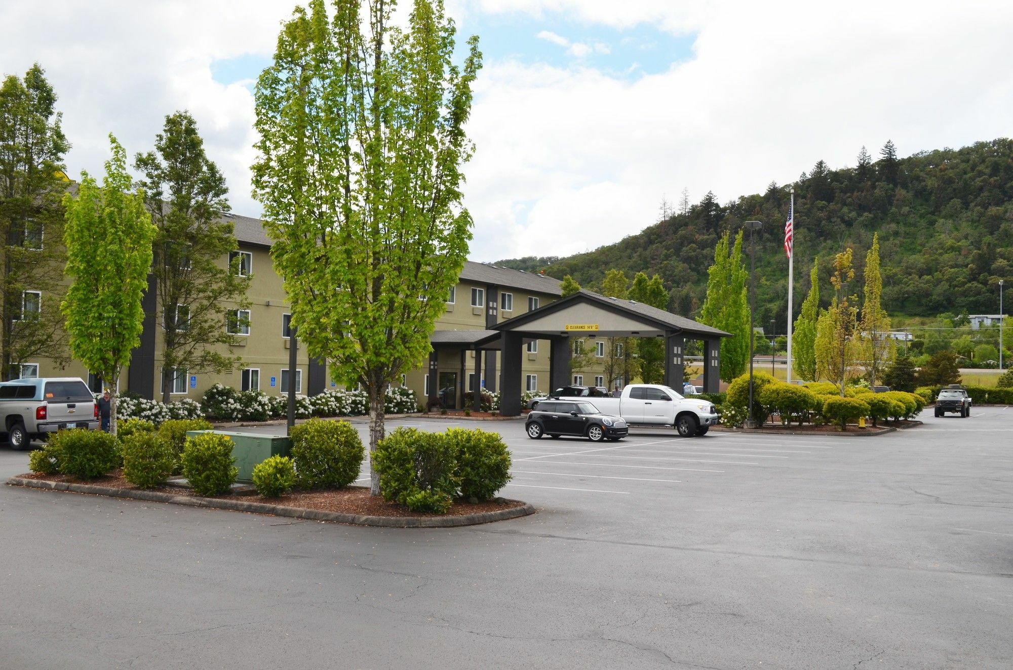 Super 8 By Wyndham Roseburg Otel Dış mekan fotoğraf