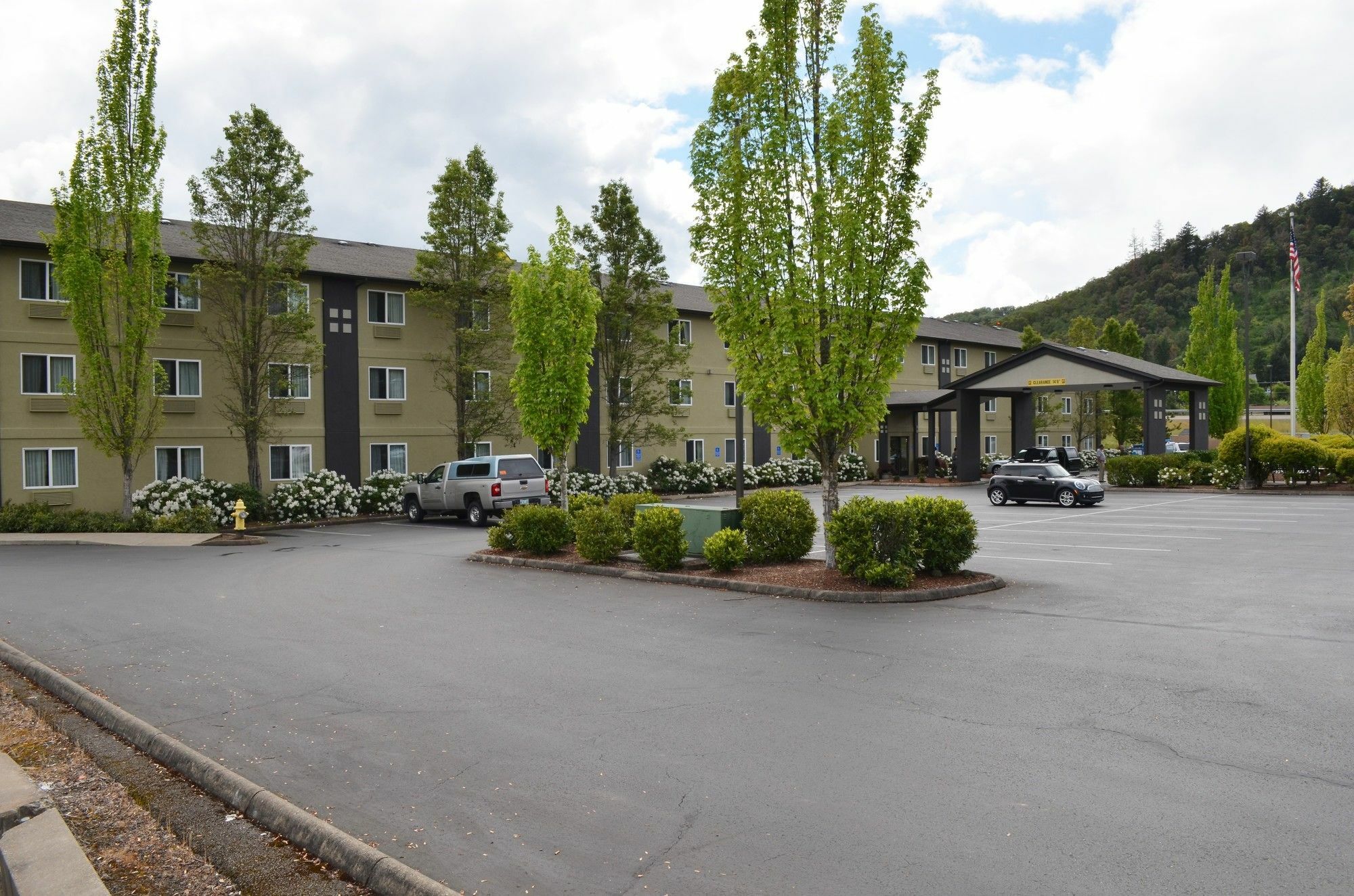 Super 8 By Wyndham Roseburg Otel Dış mekan fotoğraf