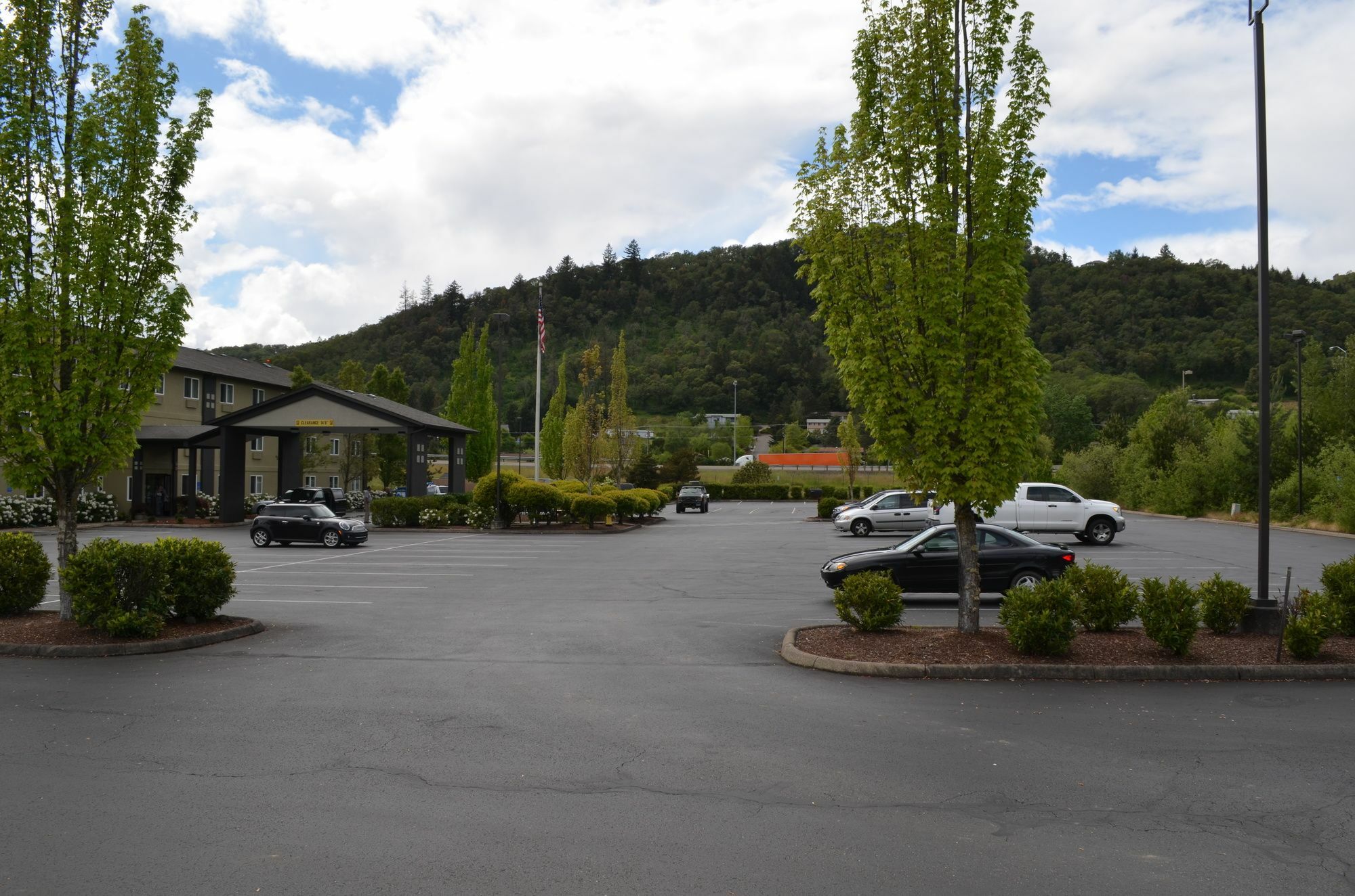 Super 8 By Wyndham Roseburg Otel Dış mekan fotoğraf