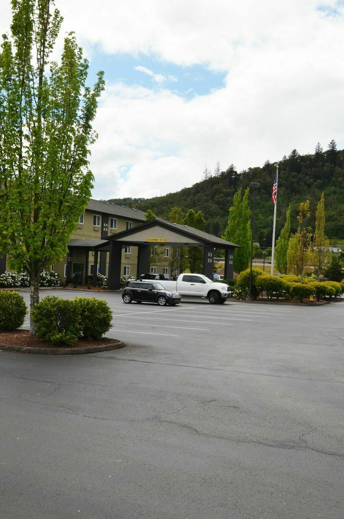 Super 8 By Wyndham Roseburg Otel Dış mekan fotoğraf